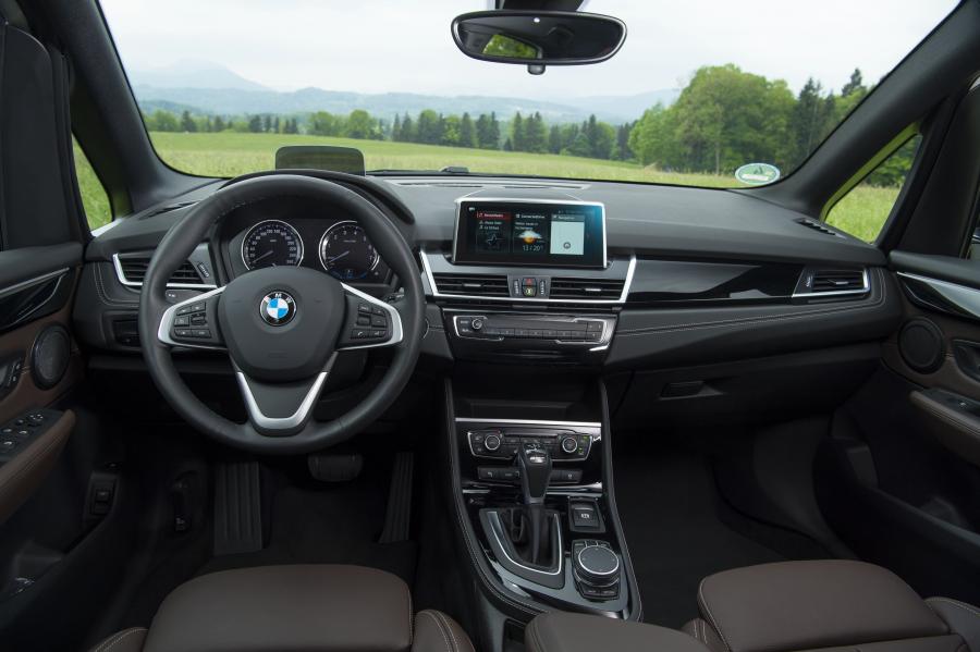 Торпедо BMW 225xe Active Tourer iPerformance (F45) 2018 года  (WW) (фото 56 из 71)